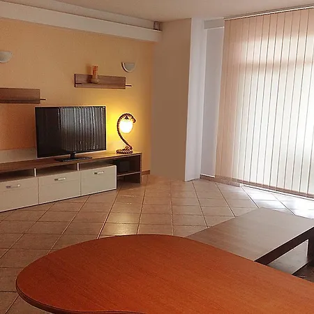 Coral Beach Retreat Mamaia